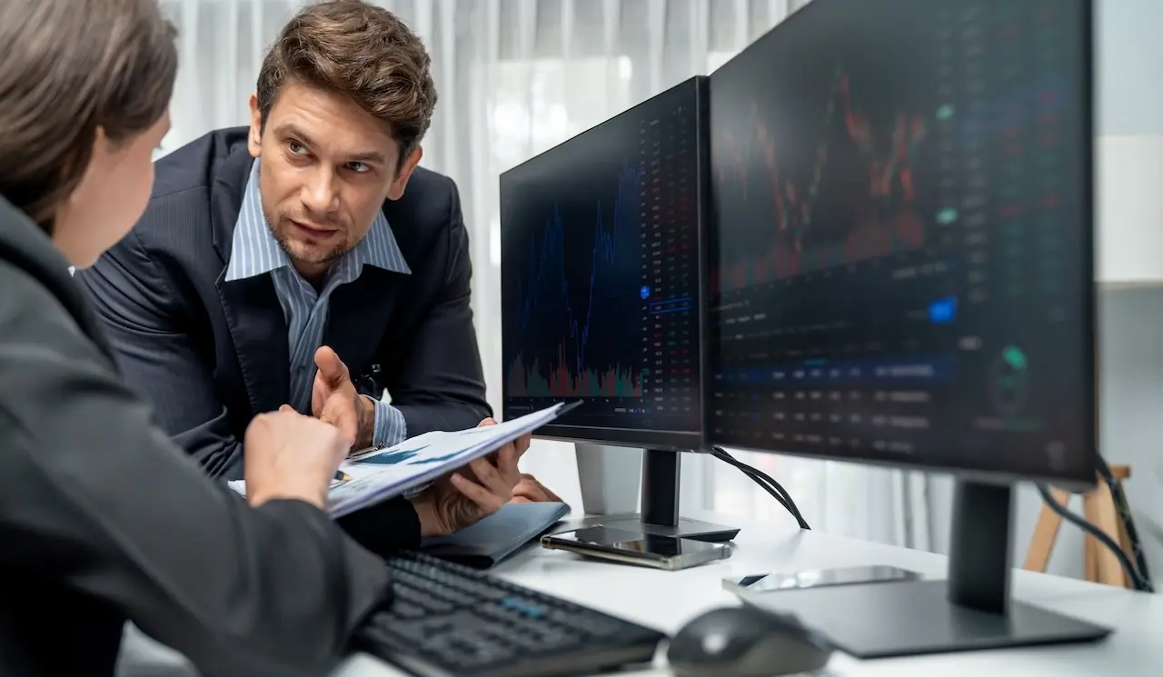 Meilleur broker pour investir avec un compte entreprise : comparatif 2025