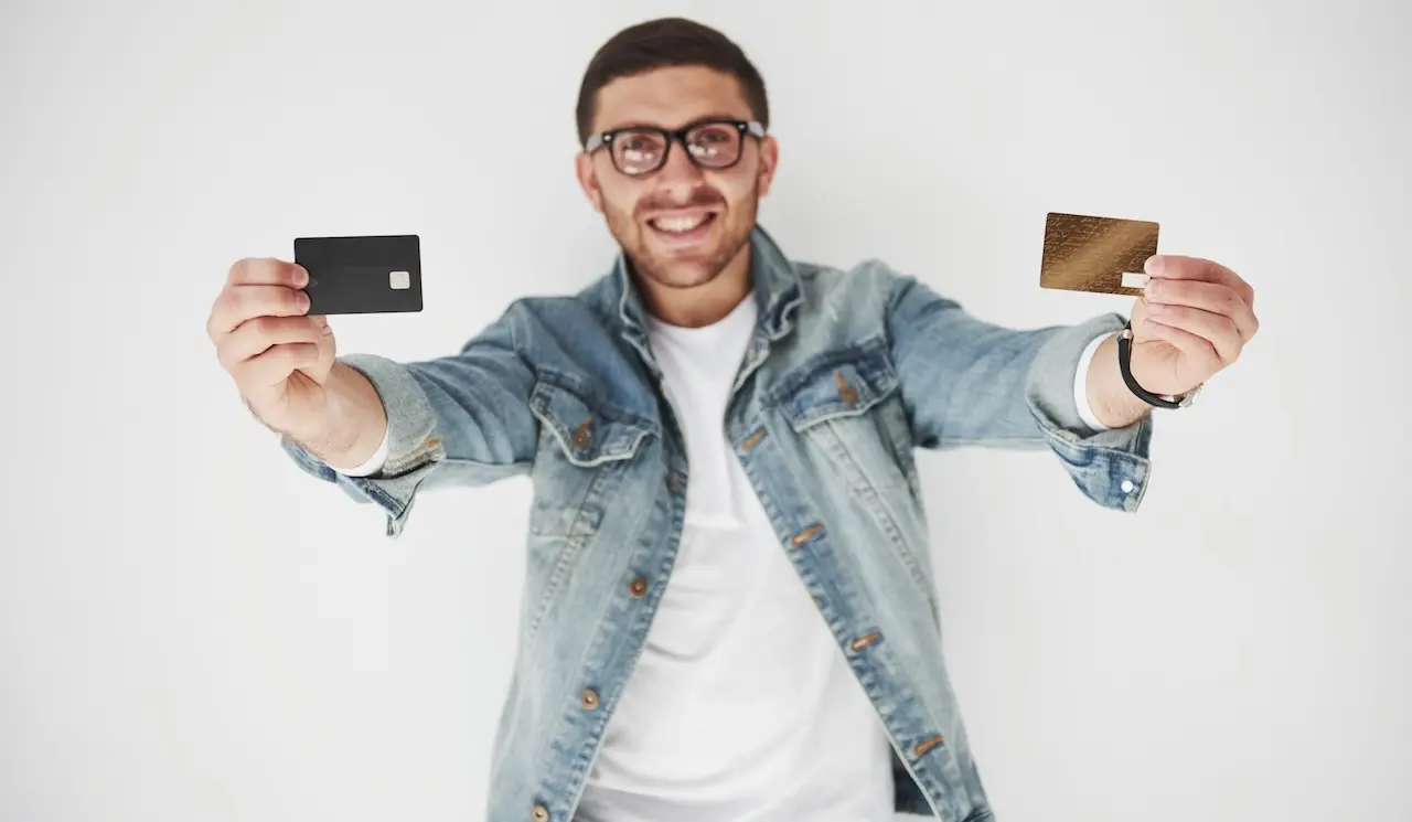 Carte de crédit ou carte de débit : quelles différences et laquelle choisir ?