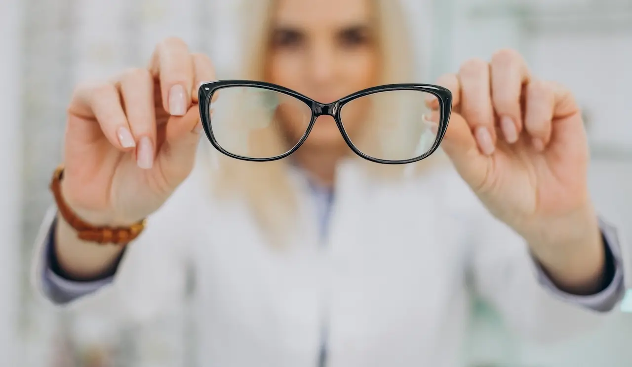 Action EssilorLuxottica : faut-il acheter apr&egrave;s son rebond en Bourse ?