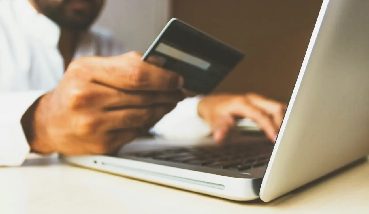 Trois questions cl&eacute;s au sujet des solutions de paiement en ligne